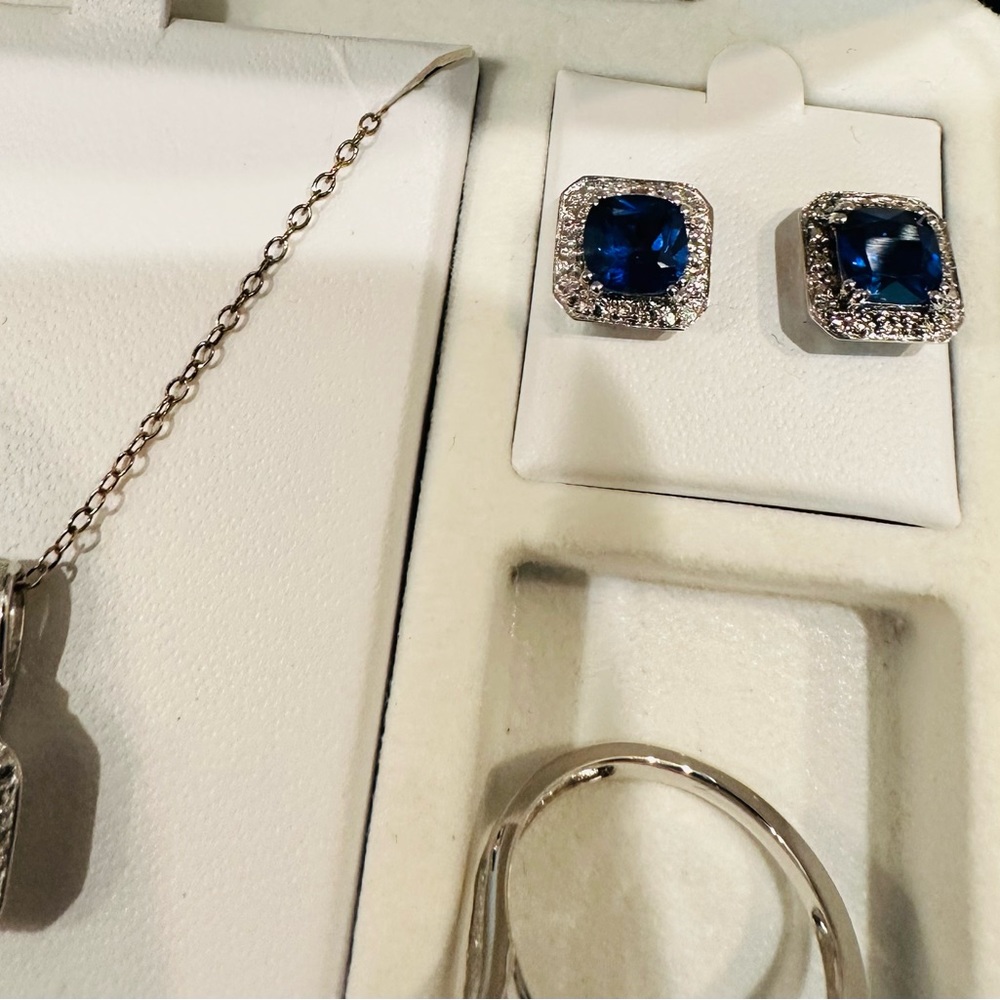 Blue Set - Picture 3 of 6